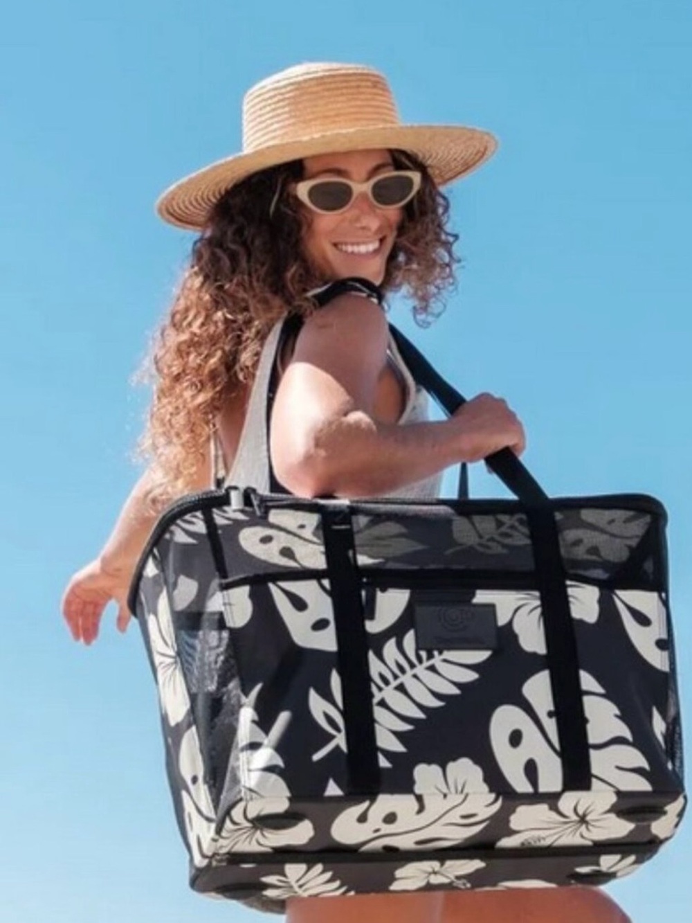 Aloha + CleverMade Collapsible
Beach Tote NEW